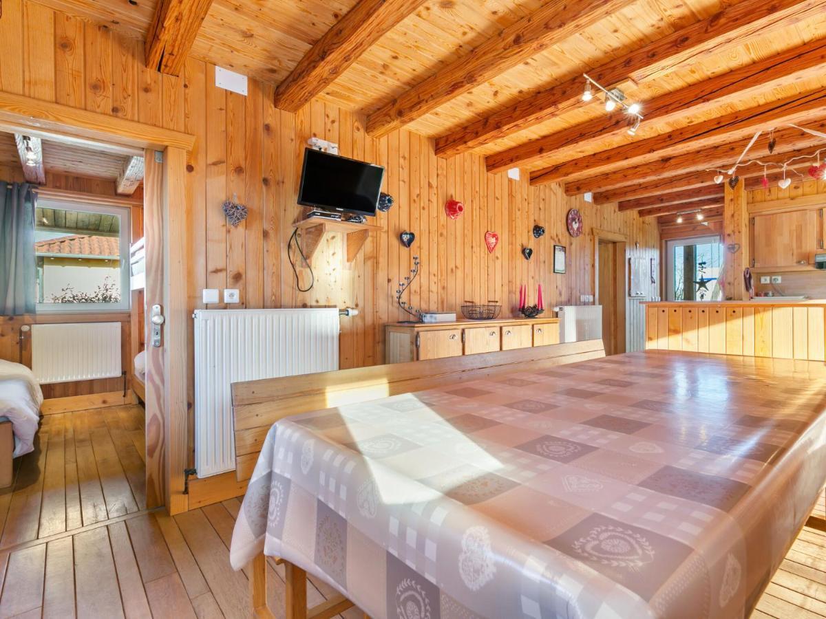 Quaint Chalet in Harreberg with Garden Exterior foto